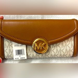 Michael kors vanilla continental large wallet